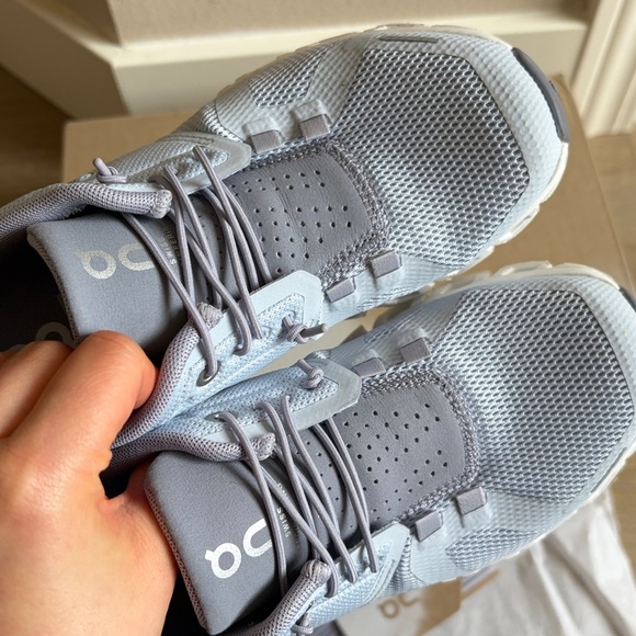 EUC on cloud 5 heather/fossil size 5.5 with original box and extra laces - Picture 14 of 16